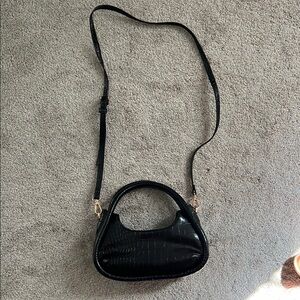Black crossbody bag w/ gold hardware.